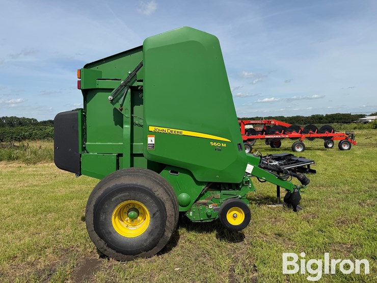 2020-john-deere-560m-image-4