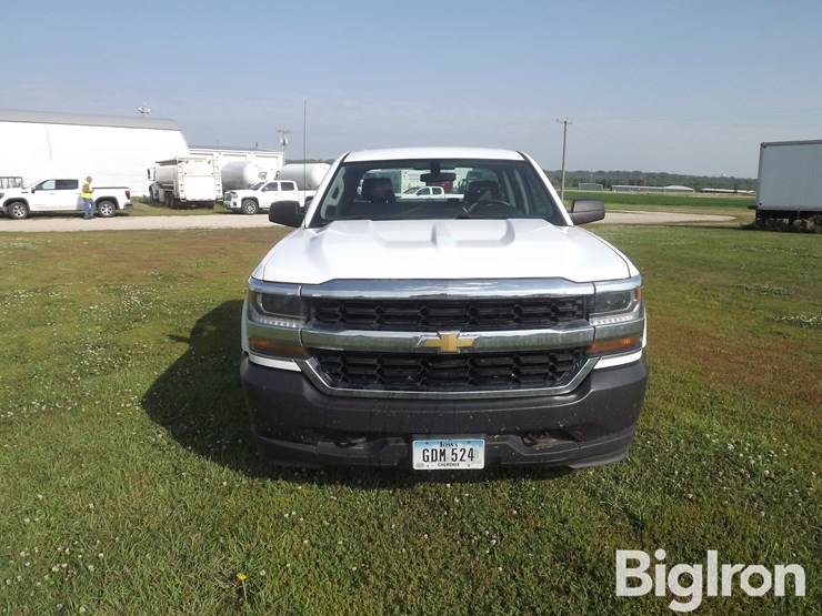 2017-chevrolet-silverado-1500-image-2