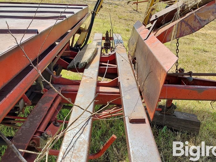 new-holland-1033-image-18