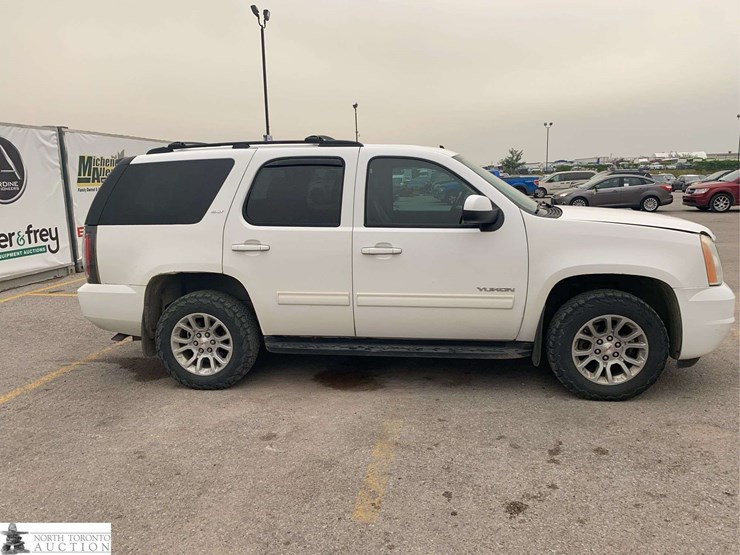 2011-gmc-yukon-image-4