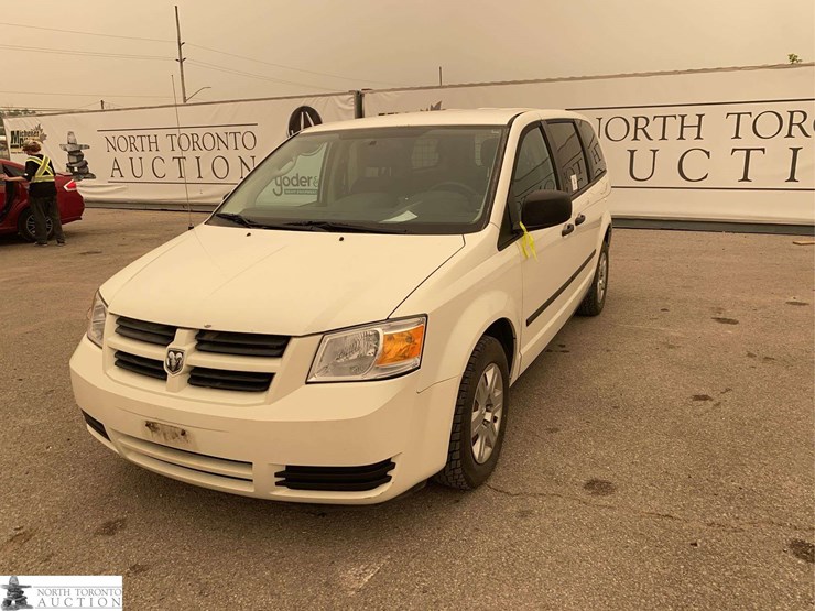 2010-dodge-grand-caravan-image-1