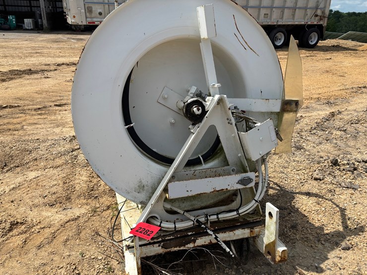 #2282-•-hose-reel-on-mount-image-2