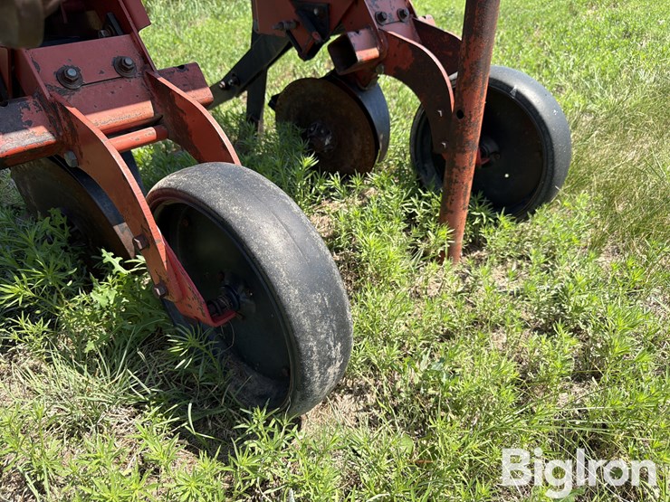 krause-4708-8r30"-no-till-cultivator-image-16