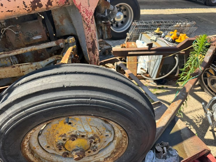 #2097-•-1953-ferguson-tractor-w/-trailer-image-21