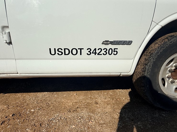2004-chevrolet-3500-image-26