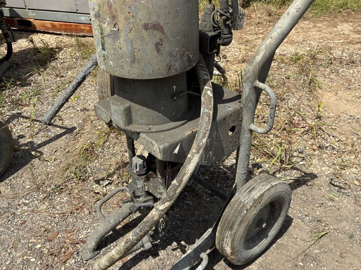 #9919-•-graco-airless-paint-sprayer-image-2