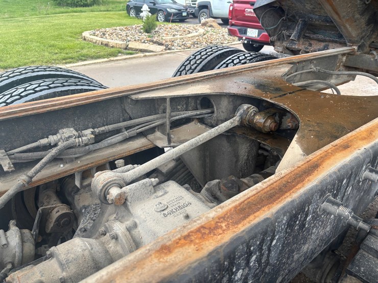 2004-mack-granite-cv713-image-84