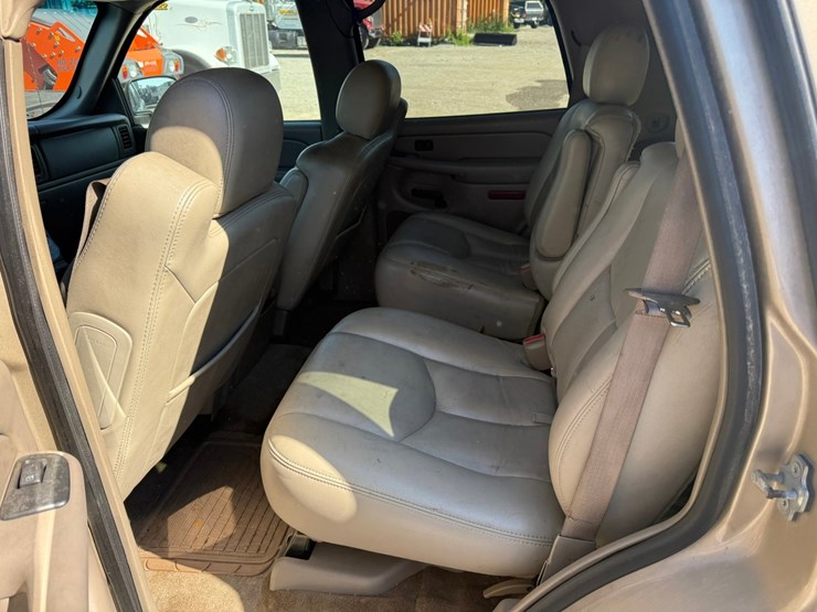 2005-chevrolet-tahoe-image-25