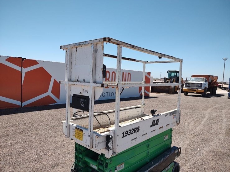 2017-jlg-1932r-image-10