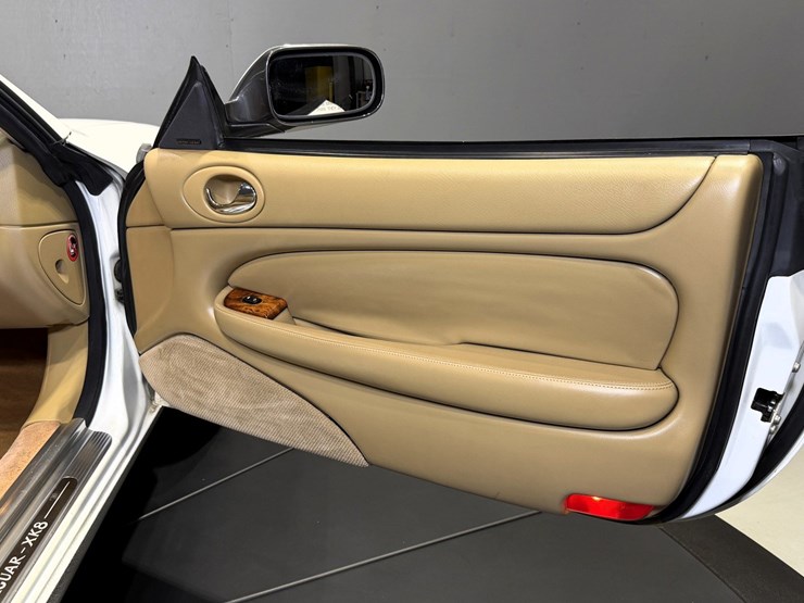 #1516-•-1997-jaguar-xk8-convertible-image-63