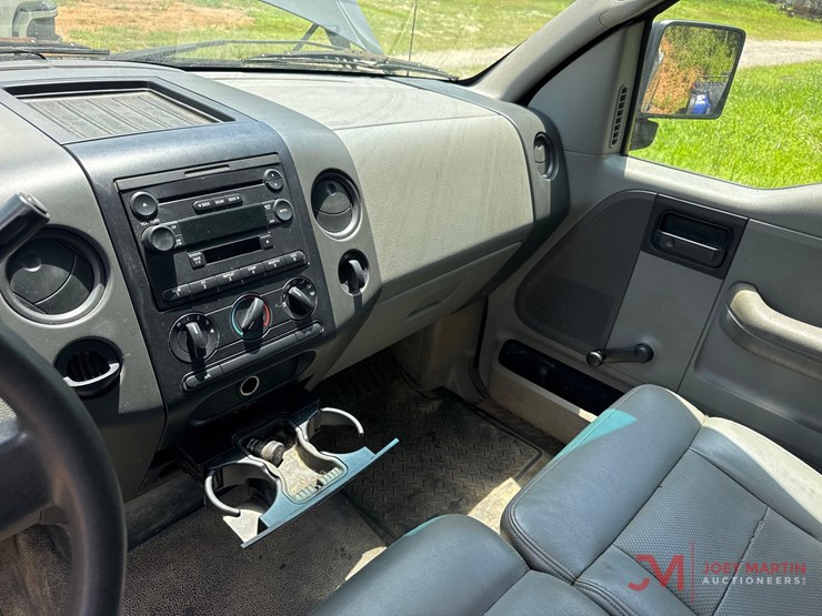 2004-ford-f150-xl-image-25