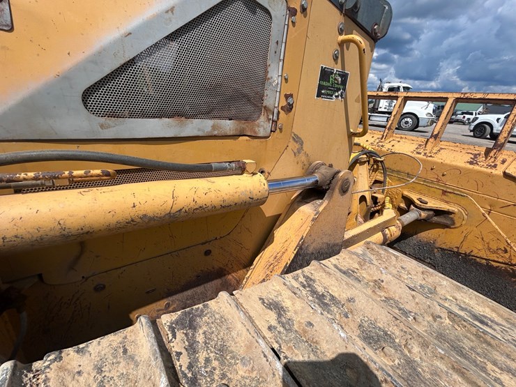 2009-deere-750j-lt-image-25