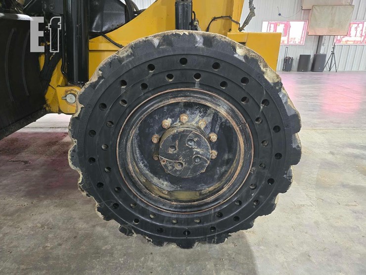 2013-caterpillar-tl1055c-image-29