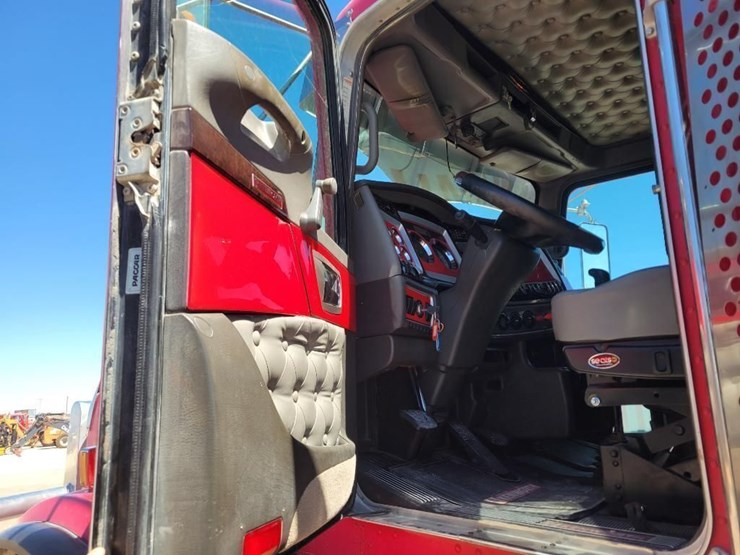 2010-kenworth-t800-image-37