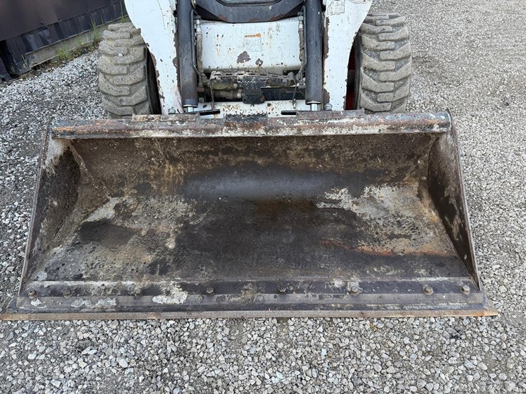 2011-bobcat-s630-image-9