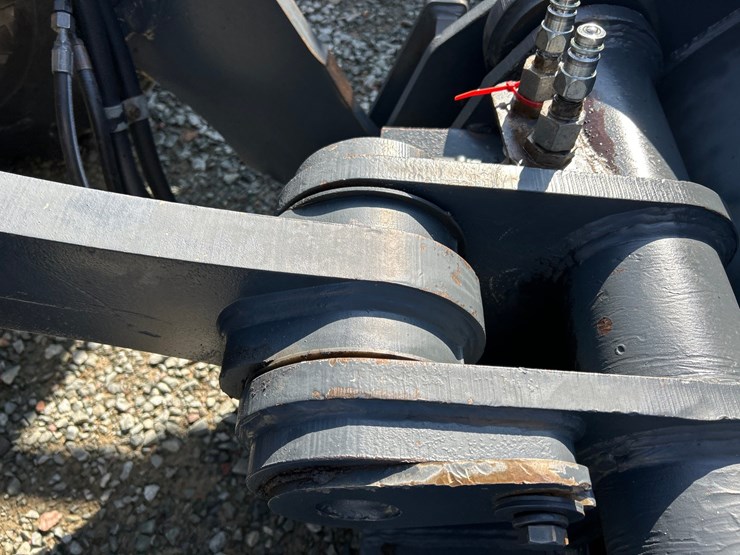 2012-deere-624k-image-21