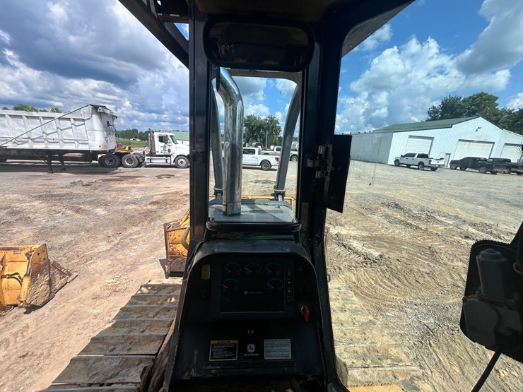2009-deere-750j-lt-image-39