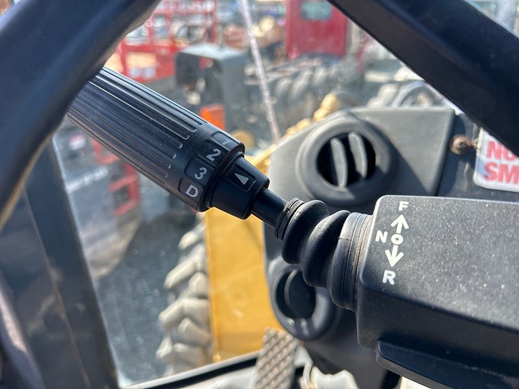 2012-deere-624k-image-73