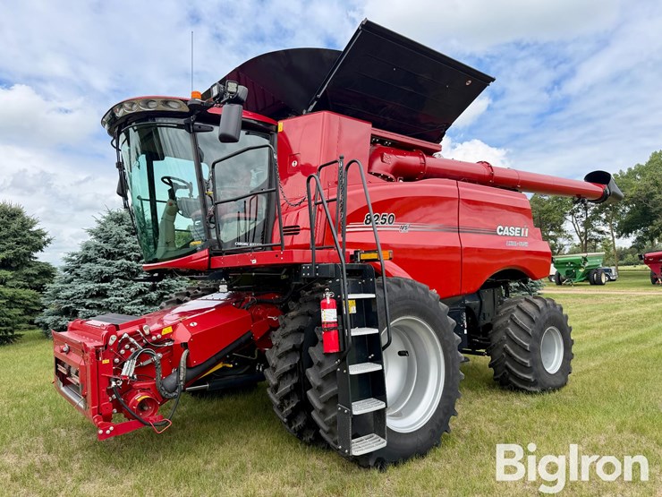 2023-case-ih-8250-image-1
