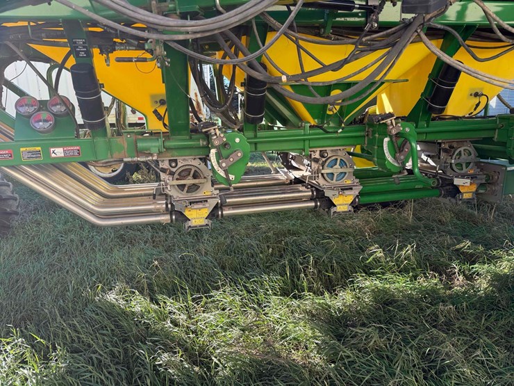 2013-john-deere-1830-image-3