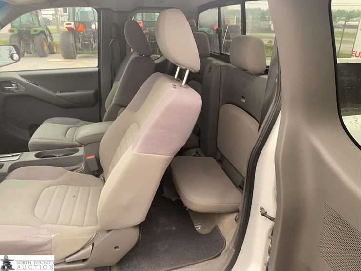 2014-nissan-frontier-image-15
