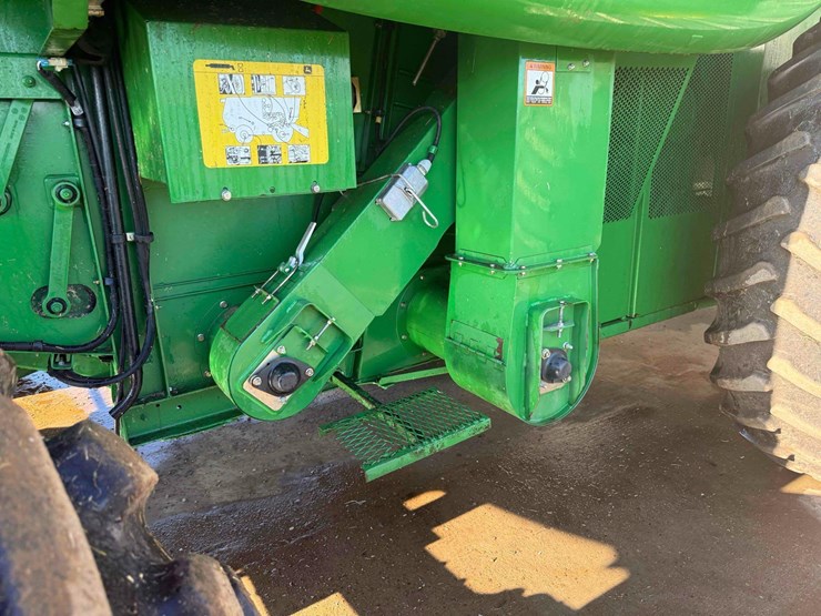 2011-john-deere-9760-combine-image-4