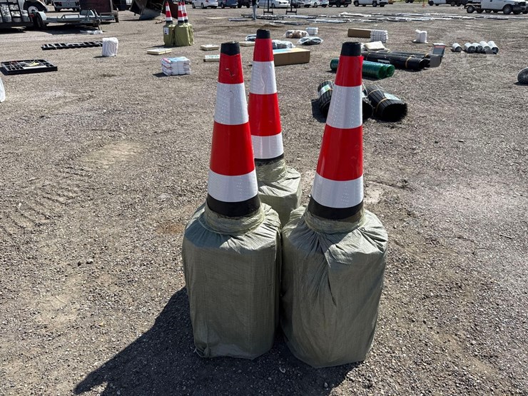 qty-(60)-safety-traffic-cones-image-2