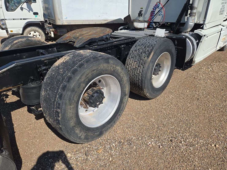2014-mack-cxu613-600-tandem-axle-dual-cab-behind-engine-truck-tractor-image-12