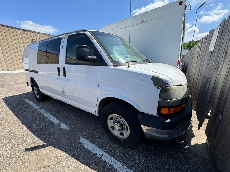 #1896-•-2008-chevy-express-van-image-6