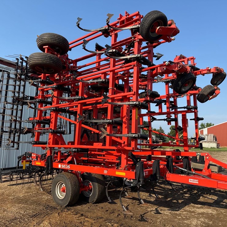 2013 Kuhn Krause 5635 46ft Field Cultivator