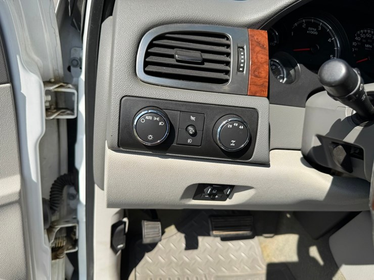 2007-chevrolet-3500-image-28