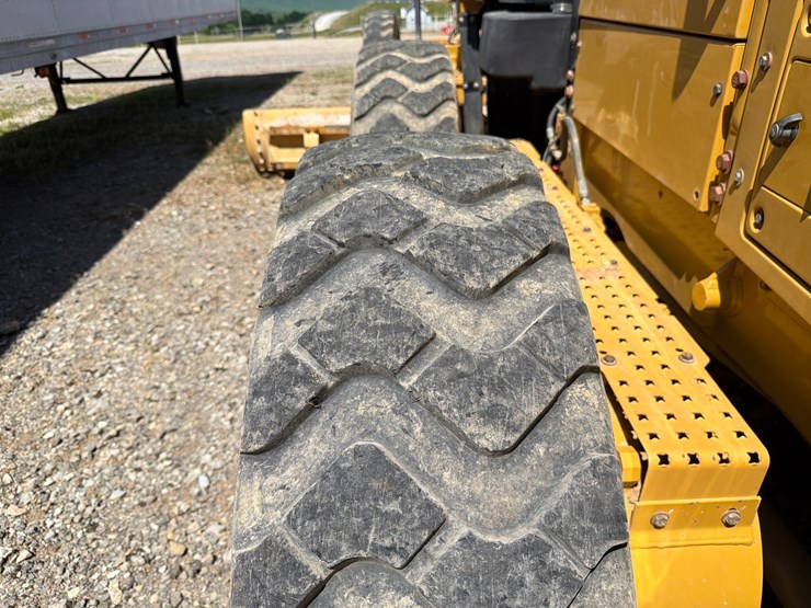 2018-caterpillar-12m3-image-89