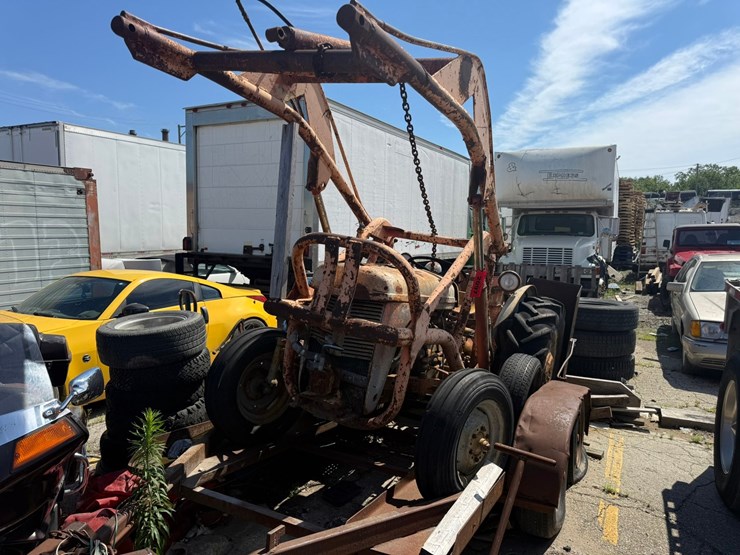 #2097-•-1953-ferguson-tractor-w/-trailer-image-1