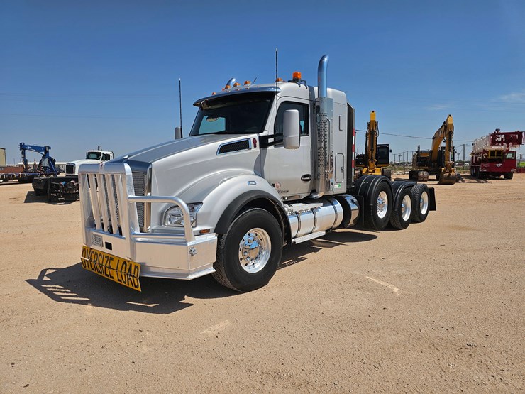 2022-kenworth-t880-image-1