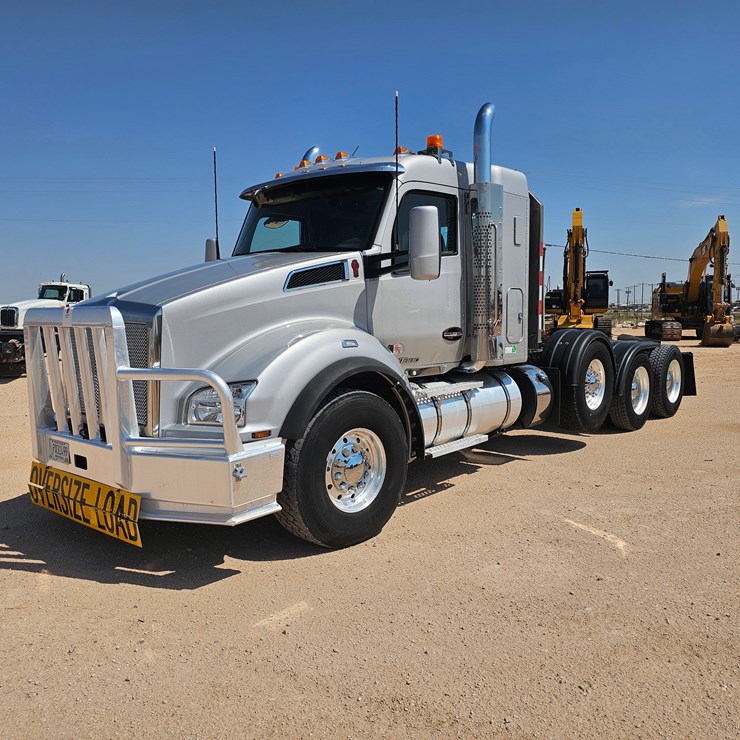 2022 KENWORTH T880