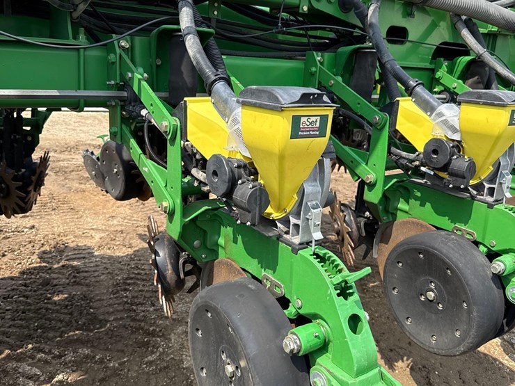 2006-john-deere-1770nt-image-48