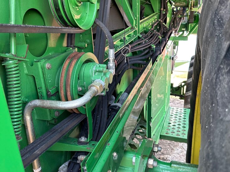 2011-john-deere-9770-sts-image-43