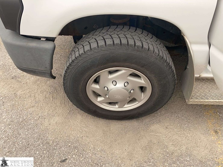 2012-ford-cargo-image-21
