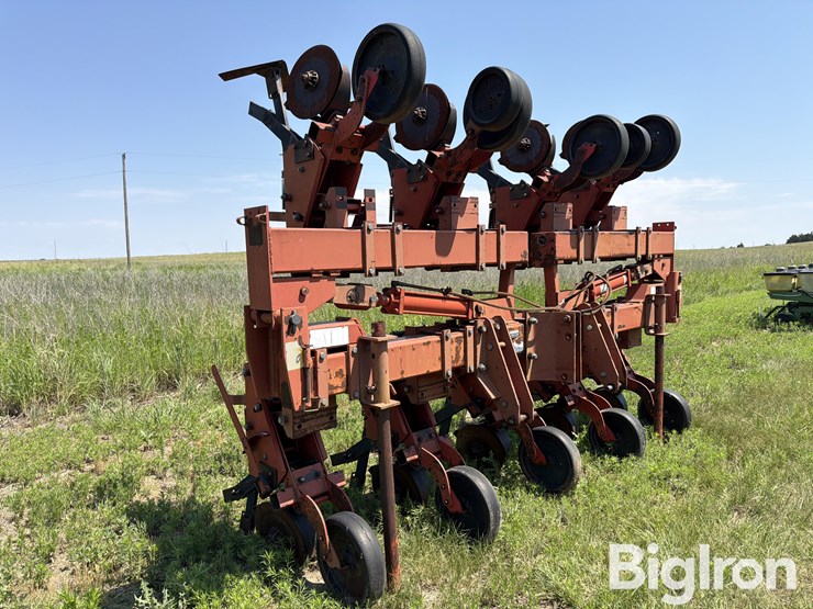 krause-4708-8r30"-no-till-cultivator-image-3