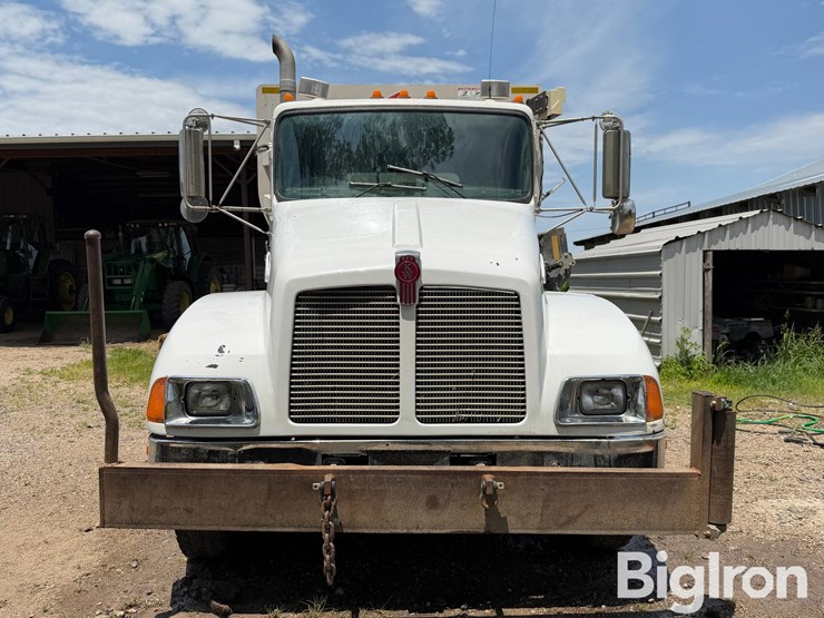 2003-kenworth-t300-image-2