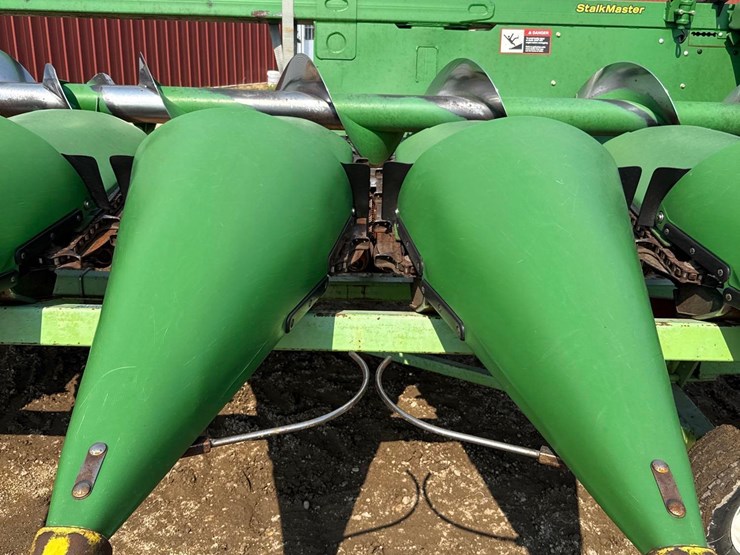 2012-john-deere-608c-image-10