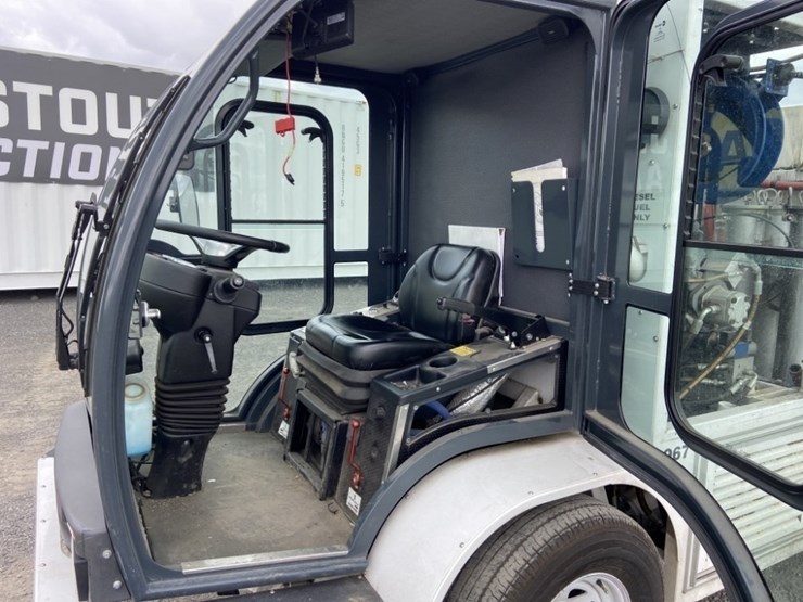 2013-cyclone-cy5500-surface-cleaning-truck-image-11