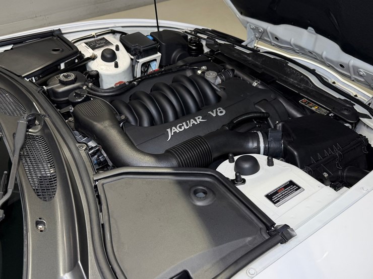 #1516-•-1997-jaguar-xk8-convertible-image-66