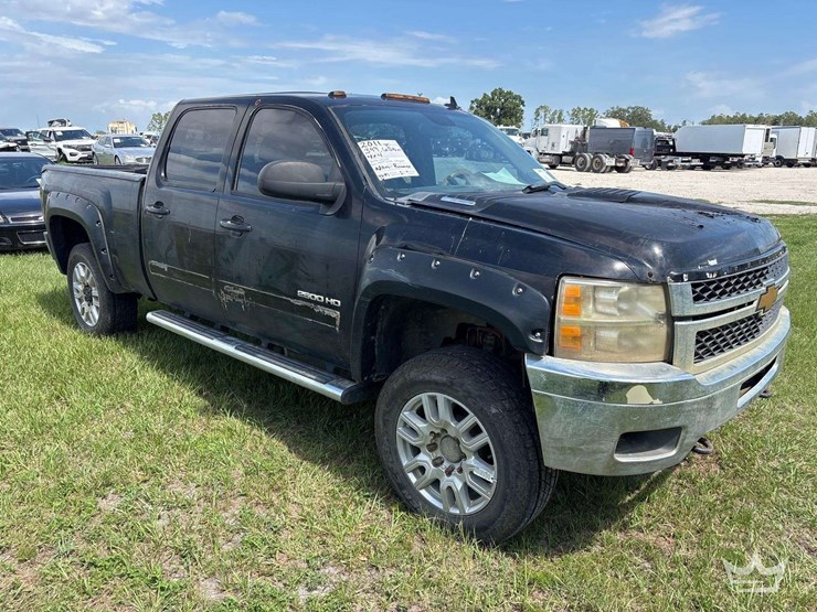 2011-chevrolet-silverado-1500-image-2