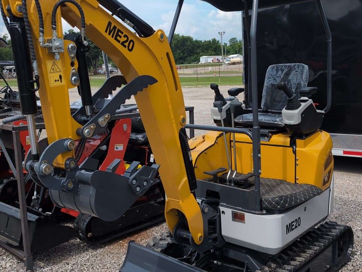 i-mini-excavator-me20---23hp-yanmar-engine-image-1