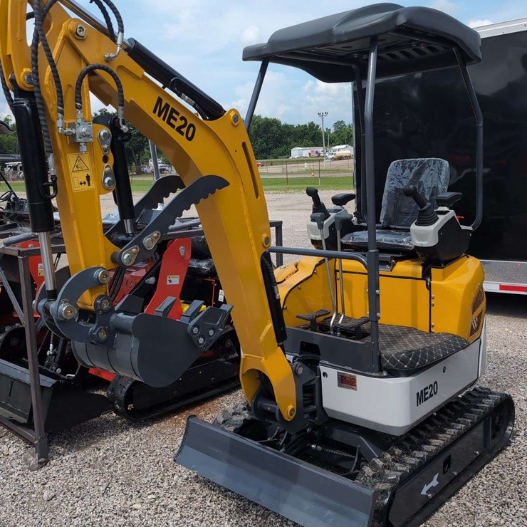 I Mini Excavator ME20 - 23HP Yanmar Engine