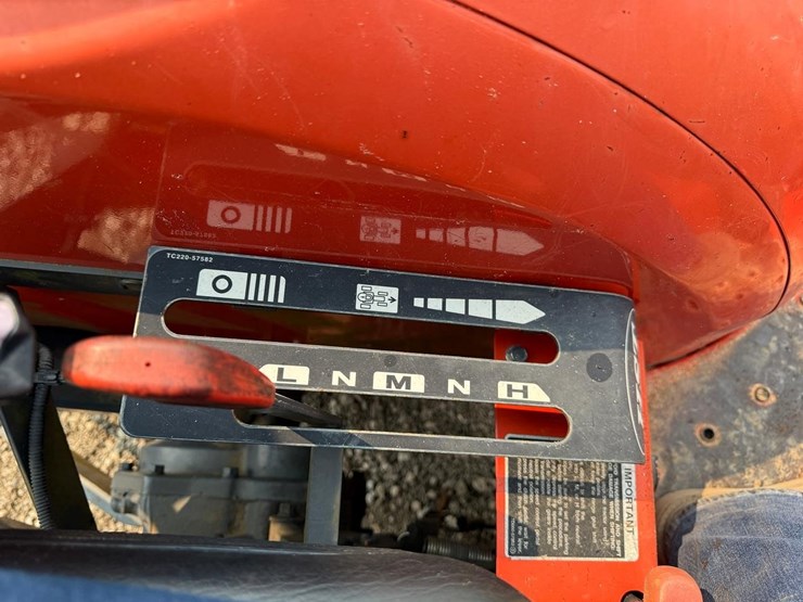2019-kubota-l2501d-image-28