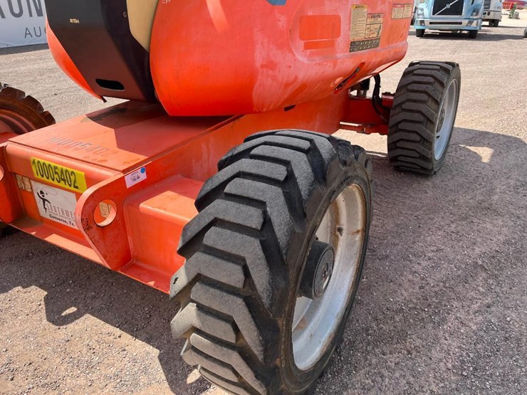 2011-jlg-600aj-image-12