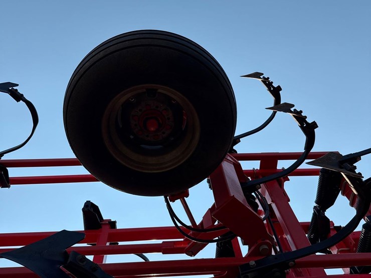 2013-kuhn-krause-5635-46ft-field-cultivator-image-56
