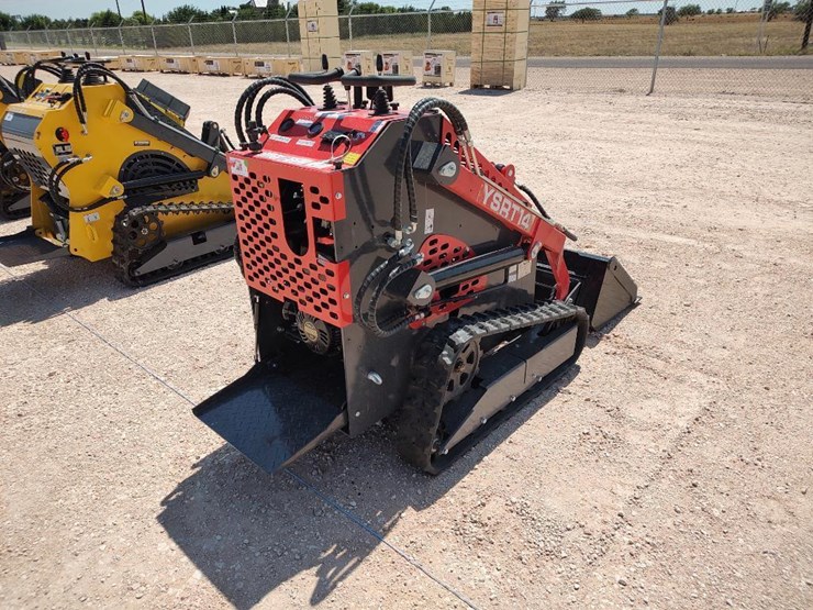 2026-agt-industrial-ysrt14-stand-on-mini-skid-steer-loader-image-3